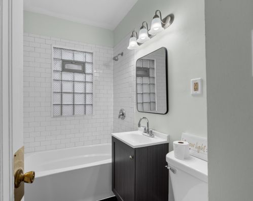 2823 Oriole Dr, Milwaukee WI 53209-4236 exterior