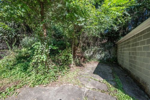 5735 Pocusset St, Pittsburgh PA 15217-2218 exterior