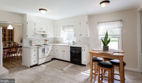 2382 Hancock Dr, Lancaster, PA 17601-2818