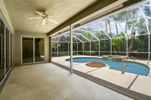 19058 Loxahatchee Riv Rd, Jupiter FL 33458-2412 exterior