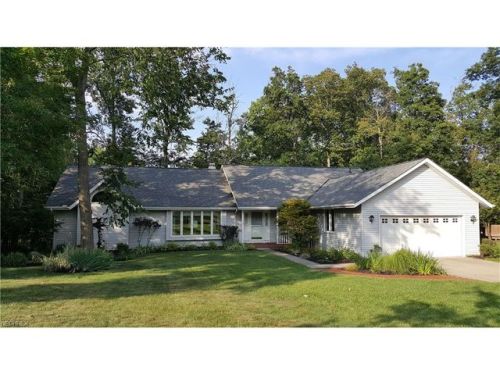 3190 Sweetwater Dr, Cleveland, OH 44141-4100