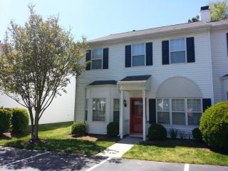 211 Pointe Crest Ct, Cary, NC 27513-5735