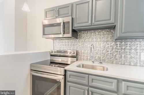 5215 Cedar Ave, Philadelphia PA 19143-1524 exterior