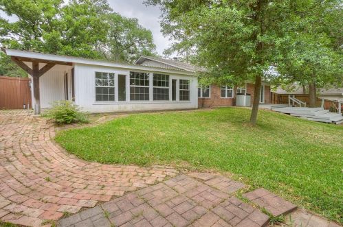 2310 Ave, Huntsville TX 77340-5517 exterior