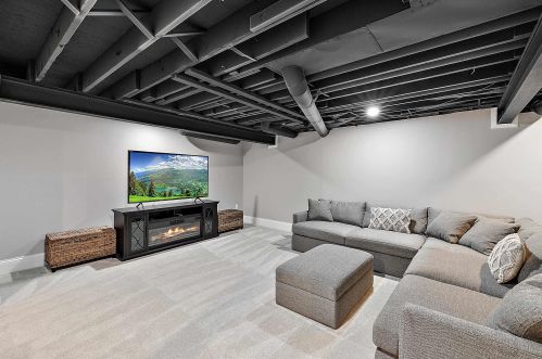 21192 Strawberry Hills Dr, Macomb Township MI 48044-2277 exterior