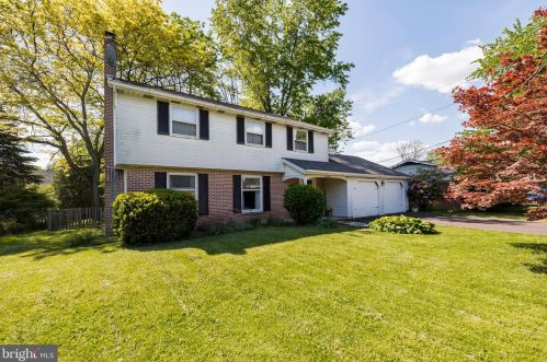 42 Hickory Dr, Quakertown, PA 18951-1014