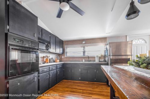 1412 Tamiami Rd, Lacey NJ 08731-5038 exterior