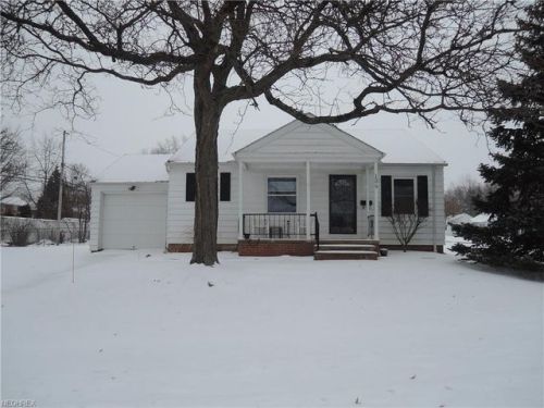 1579 Curry Dr, Cleveland, OH 44124-2734