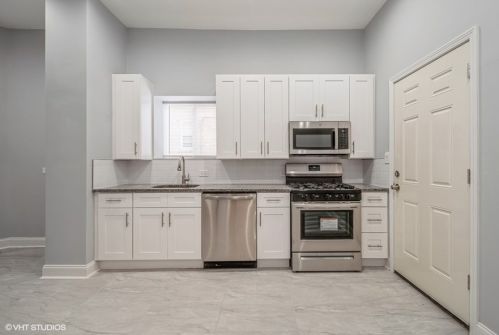 5327 Michigan Ave, Chicago IL 60615-4625 exterior