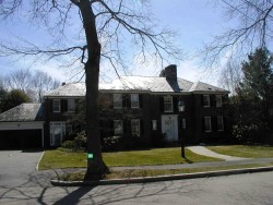 140 Dartmouth St, Newton, MA 02465-2839