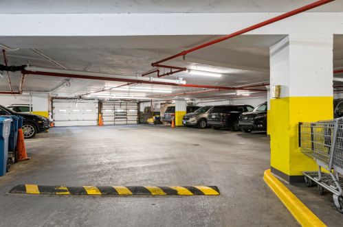 2626 Lakeview Ave, Chicago IL  60614-1809 exterior