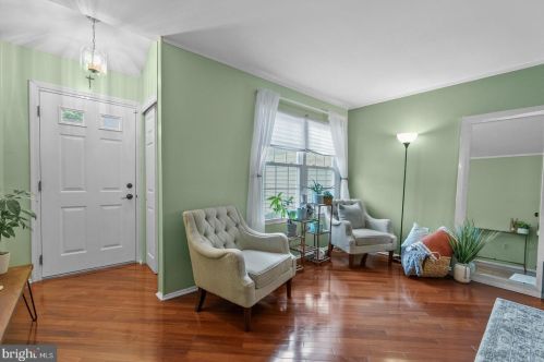 24 Revere Ct, Trenton NJ  08628-3610 exterior