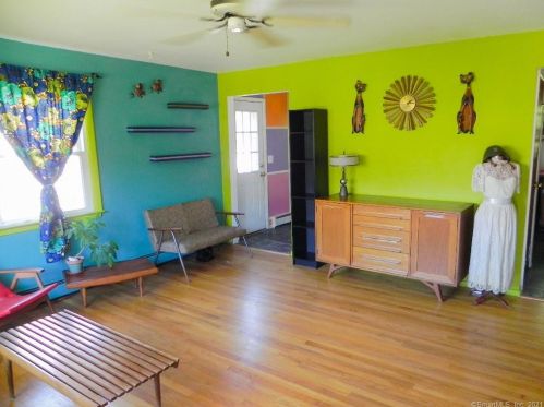 40 Ivy Pl, Norwalk, CT 06854-1406