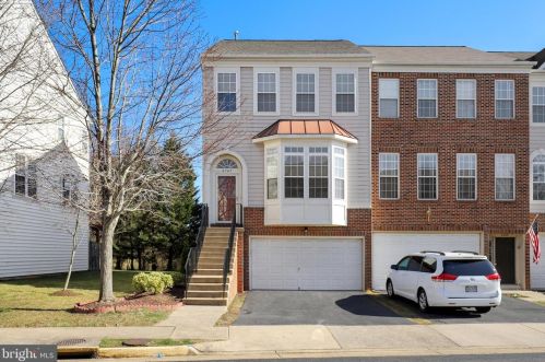 6747 Applemint Ln, Alexandria, VA 22310-2649