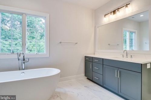 6208 Kellogg Dr, Mc Lean VA  22101-3121 exterior