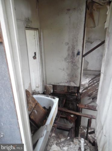 1018 Upland St, Chester PA 19013-5981 exterior