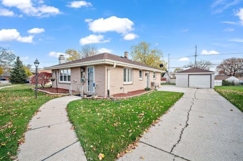 1437 Foster Ave, Milwaukee, WI 53221-2820