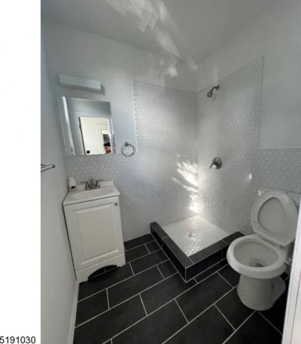 852 Paterson Ave, East Rutherford NJ  07073-1016 exterior