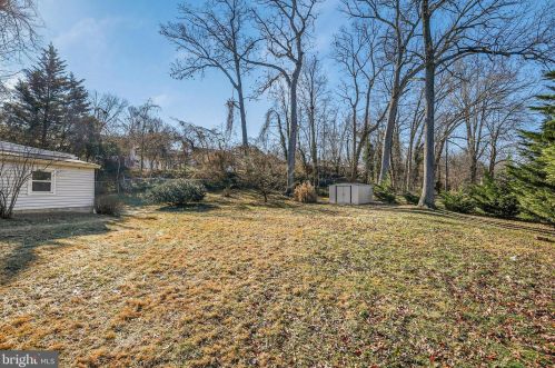 1805 Crawford Dr, Rockville MD 20851-1711 exterior