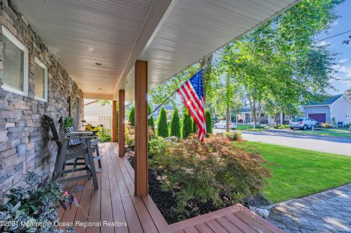 2533 Honeysuckle Ln, Point Pleasant Beach, NJ 08742-4218