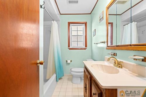 265 James Pl, Iselin NJ 08830-1226 exterior