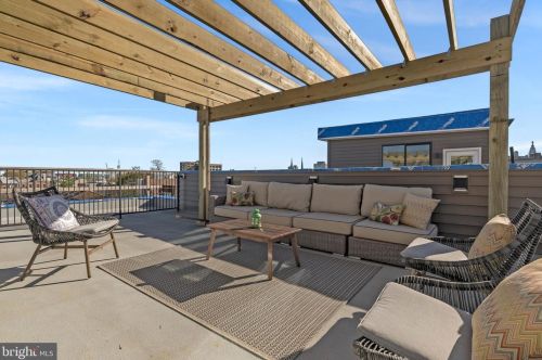 654 13 St, Philadelphia PA 19123-2427 exterior