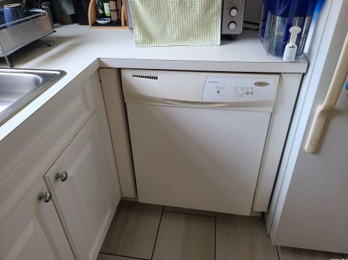 985 Fenwood Dr, Valley Stream, NY 11580-1745