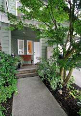 305 56th St, Seattle WA  98105-2235 exterior