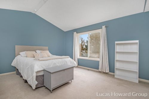 286 Riverwood Dr, Middlevle MI  49333-9075 exterior