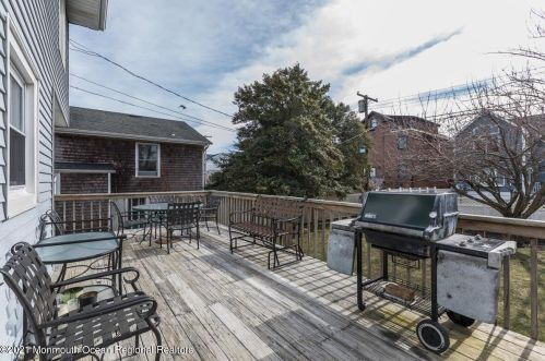 320 Elizabeth Ave, Point Pleasant Beach NJ 08742-4133 exterior