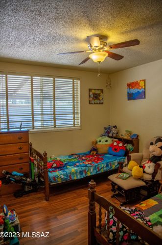 8312 Desert Steppes Dr, Tucson AZ 85710-4210 exterior