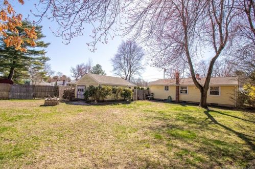 46 Roosevelt Blvd, Enfield CT 06082-2043 exterior