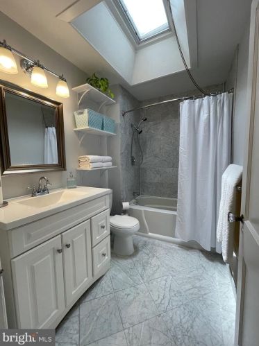 6131 Erdrick St, Philadelphia PA 19135-3516 exterior