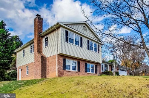 12142 Folkstone Dr, Herndon, VA 20171-1824