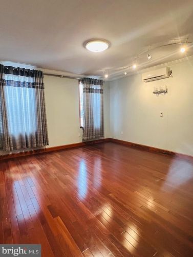 1011 Christian St, Philadelphia PA 19147-3736 exterior