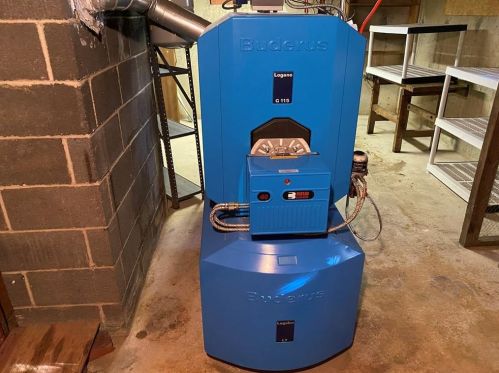 5 Longmeadow Ave, Middletown RI 02842-5247 exterior