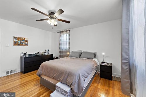 1024 Knorr St, Philadelphia PA 19111-4932 exterior