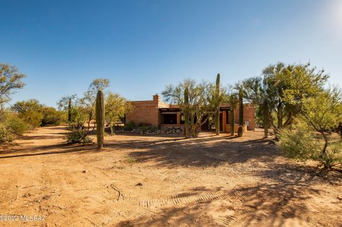 2955 Gymkhana Way, Tucson AZ  85742-9054 exterior