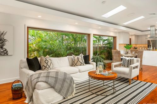 660 Apuwai Pl, Honolulu, HI 96816-4706