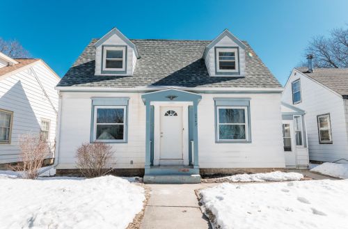 5742 40, Milwaukee WI 53221-3910 exterior