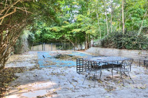 110 Long Lots Rd, Westport CT 06880-3947 exterior