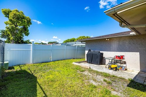 8914 Catalina Dr, Port Richey FL exterior