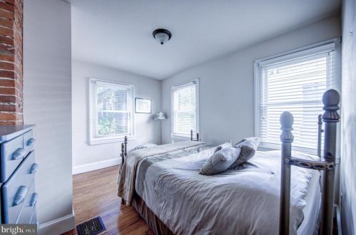 2004 Brandywine St, Philadelphia PA 19130-3204 exterior