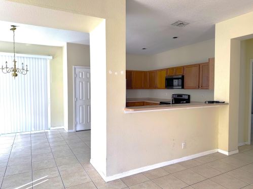 722 Fairhaven Dr, Fort Pierce FL  34983-1080 exterior