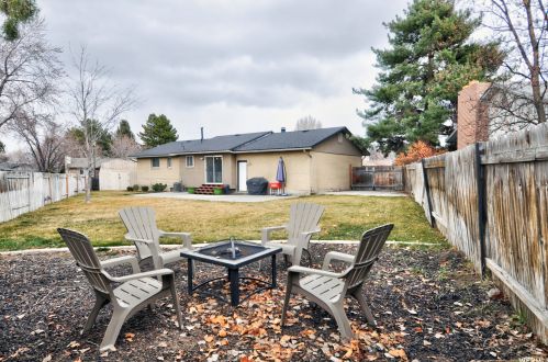 1060 Fallbrook Way, Sandy UT 84094-0719 exterior