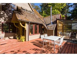 2855 Spring Blvd, Eugene OR  97403-2510 exterior