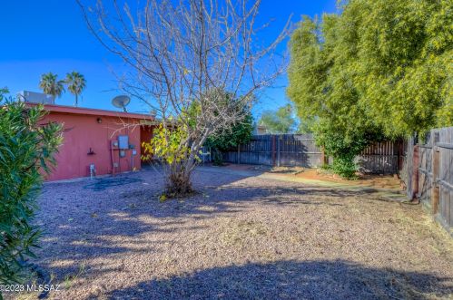 6783 Hawk Dr, Tucson AZ 85730-3247 exterior