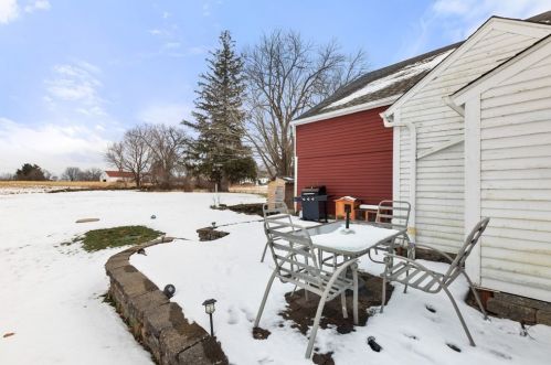 10 Singletary Ave, Sutton MA 01590-1842 exterior