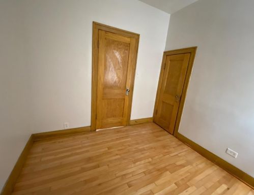 5819 Whipple St, Chicago IL 60659-3709 exterior