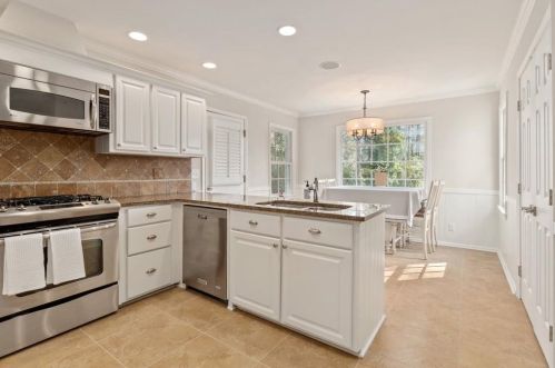 7105 Faunsworth Dr, Atlanta GA 30328-1941 exterior